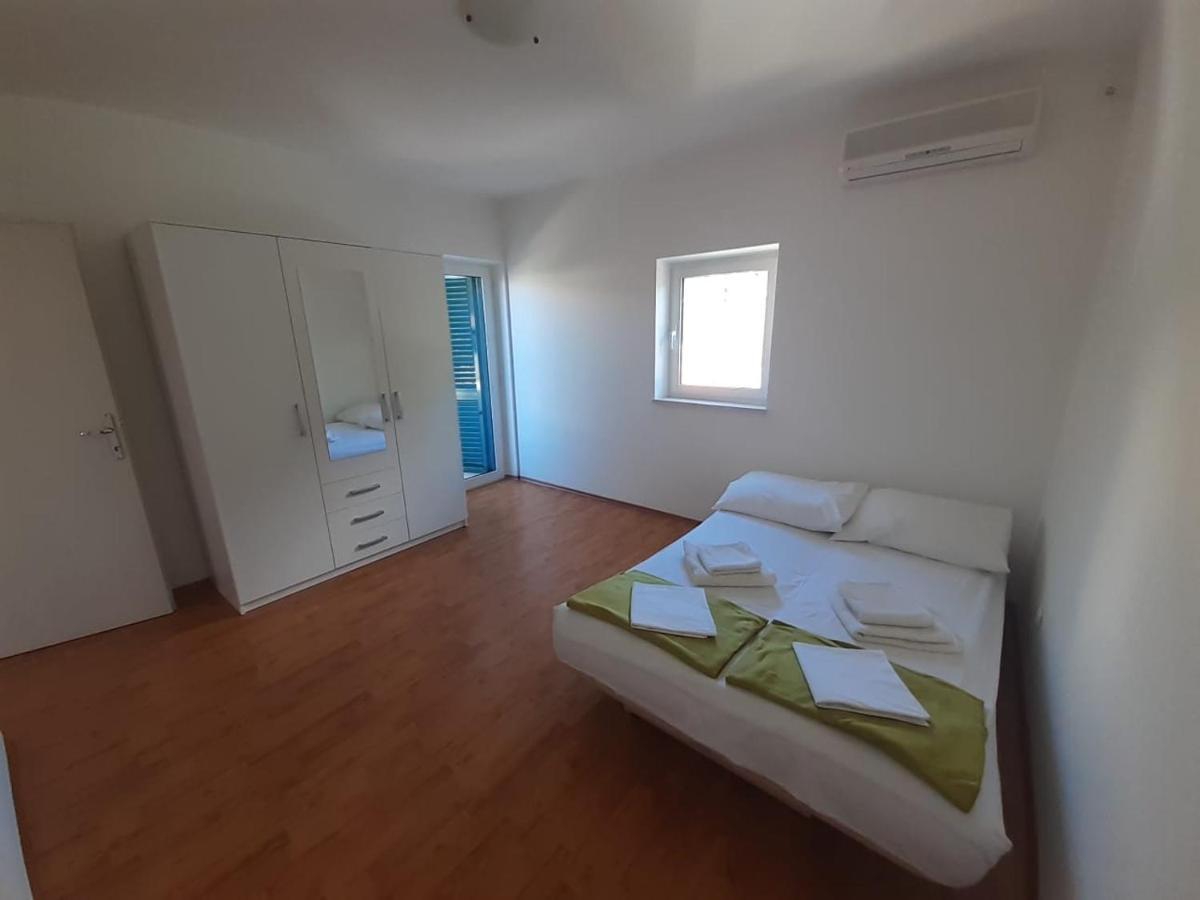 Apartments Ilicic Supetar Extérieur photo