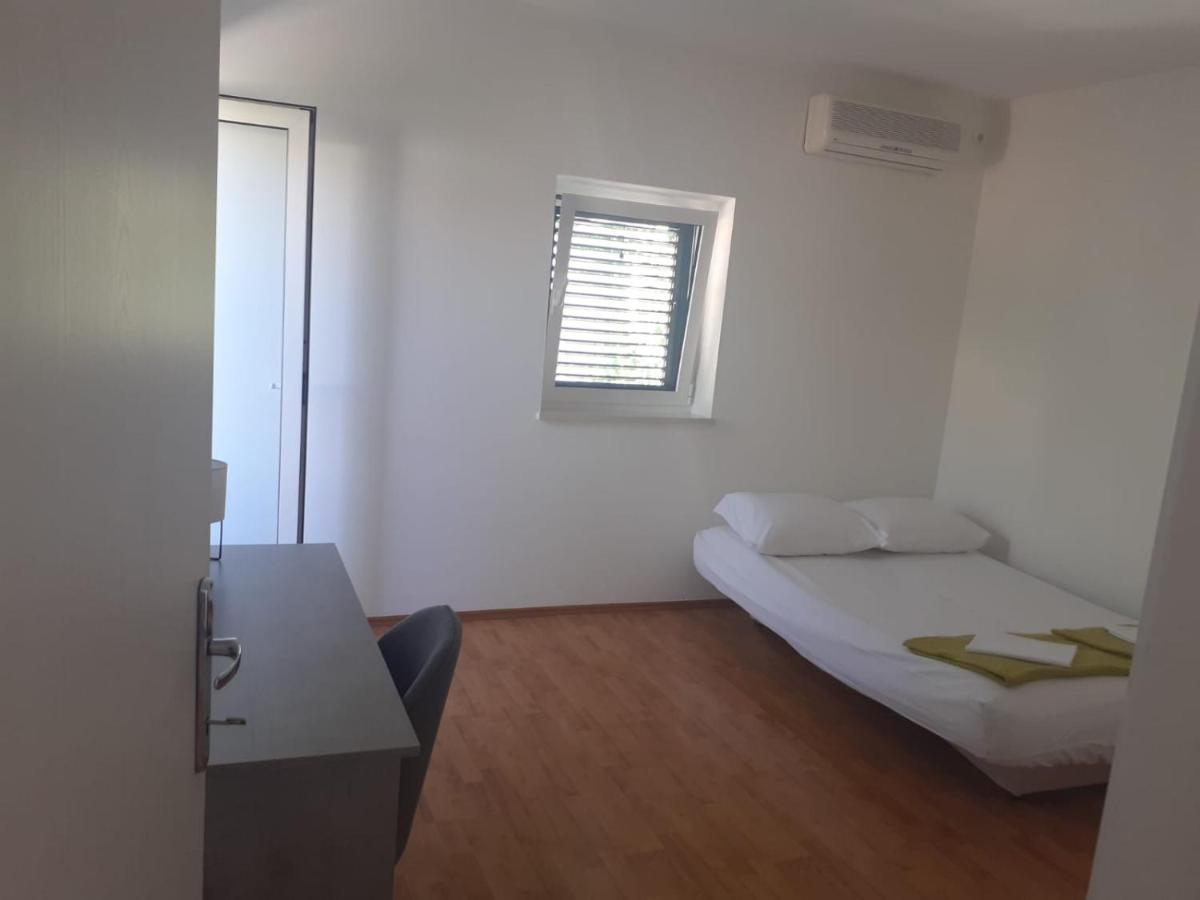 Apartments Ilicic Supetar Extérieur photo