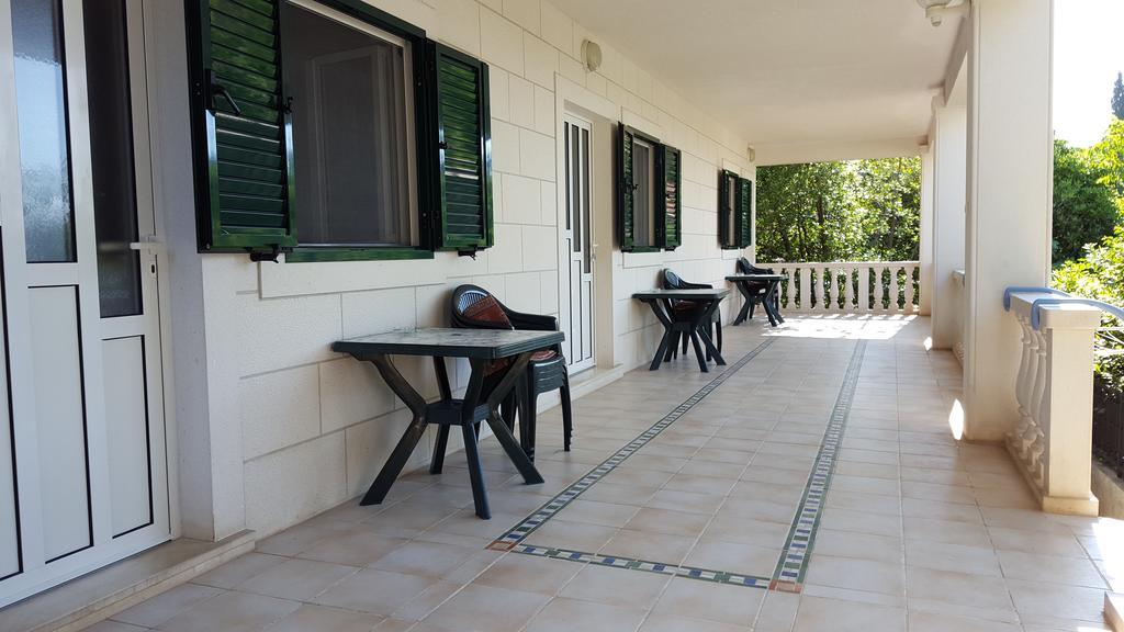 Apartments Ilicic Supetar Extérieur photo