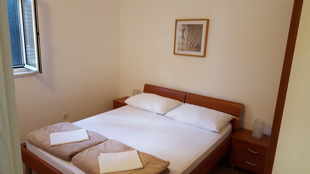 Apartments Ilicic Supetar Extérieur photo